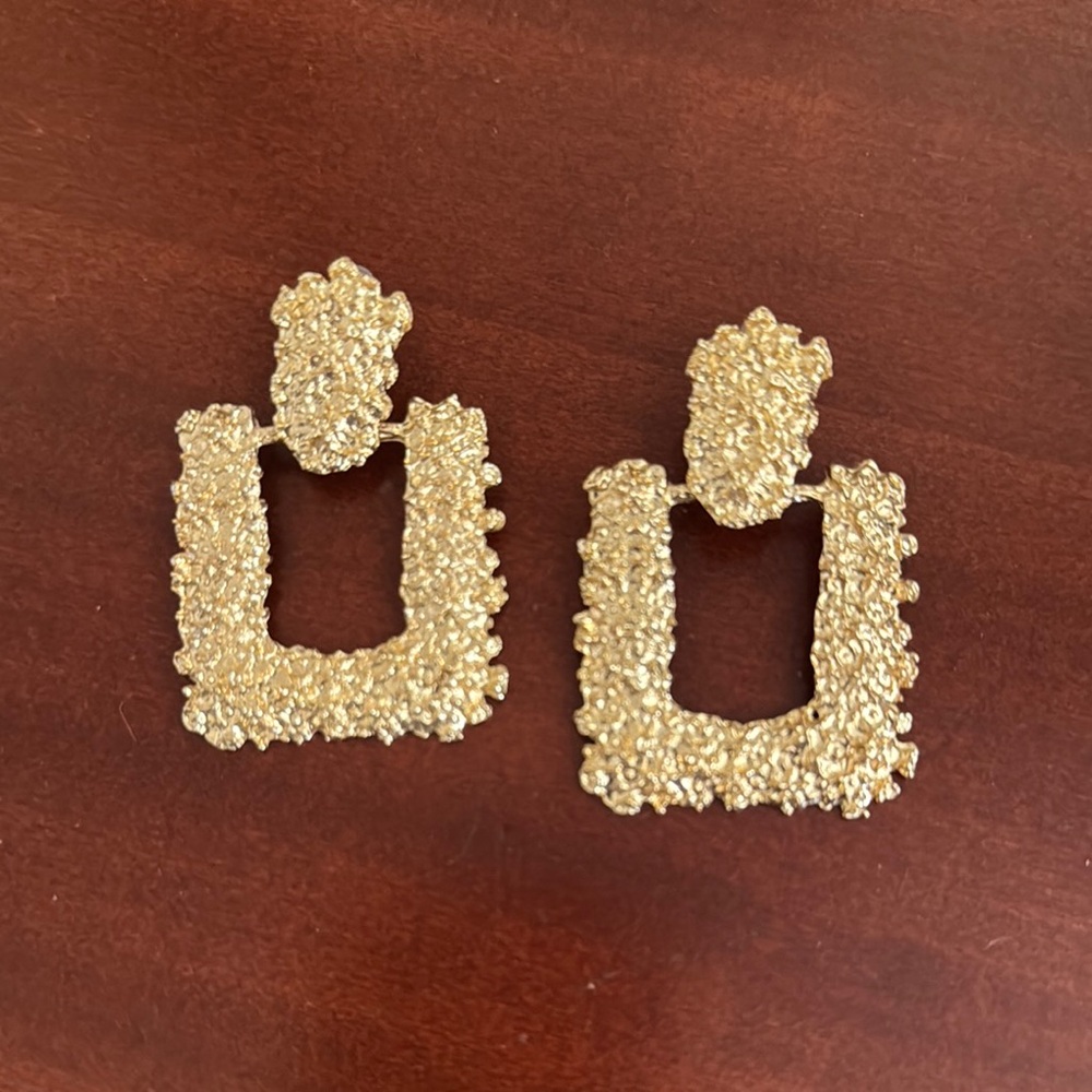 Elegant Gold Textured Earrings